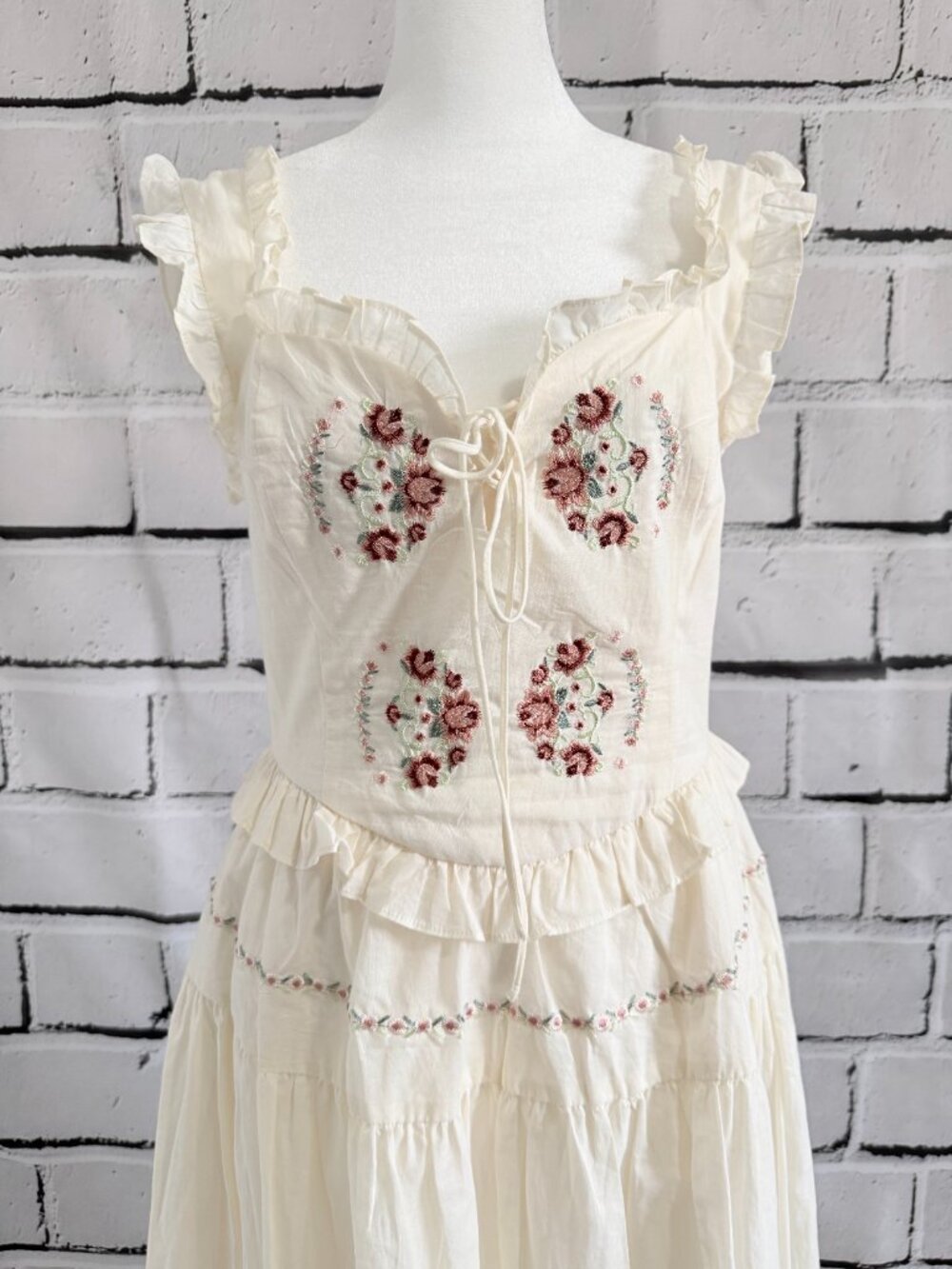 NWOT Moon River Floral Embroidered Midi Dress Ivory Size M - Picture 8 of 16